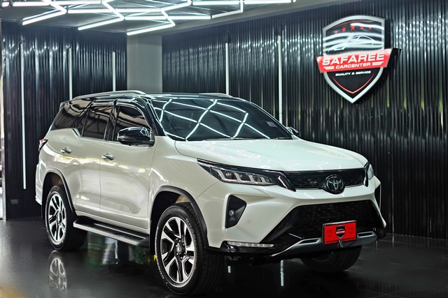 TOYOTA FORTUNER [ 2.4 ] Legender Black Top AT ปี 2021 จด2022